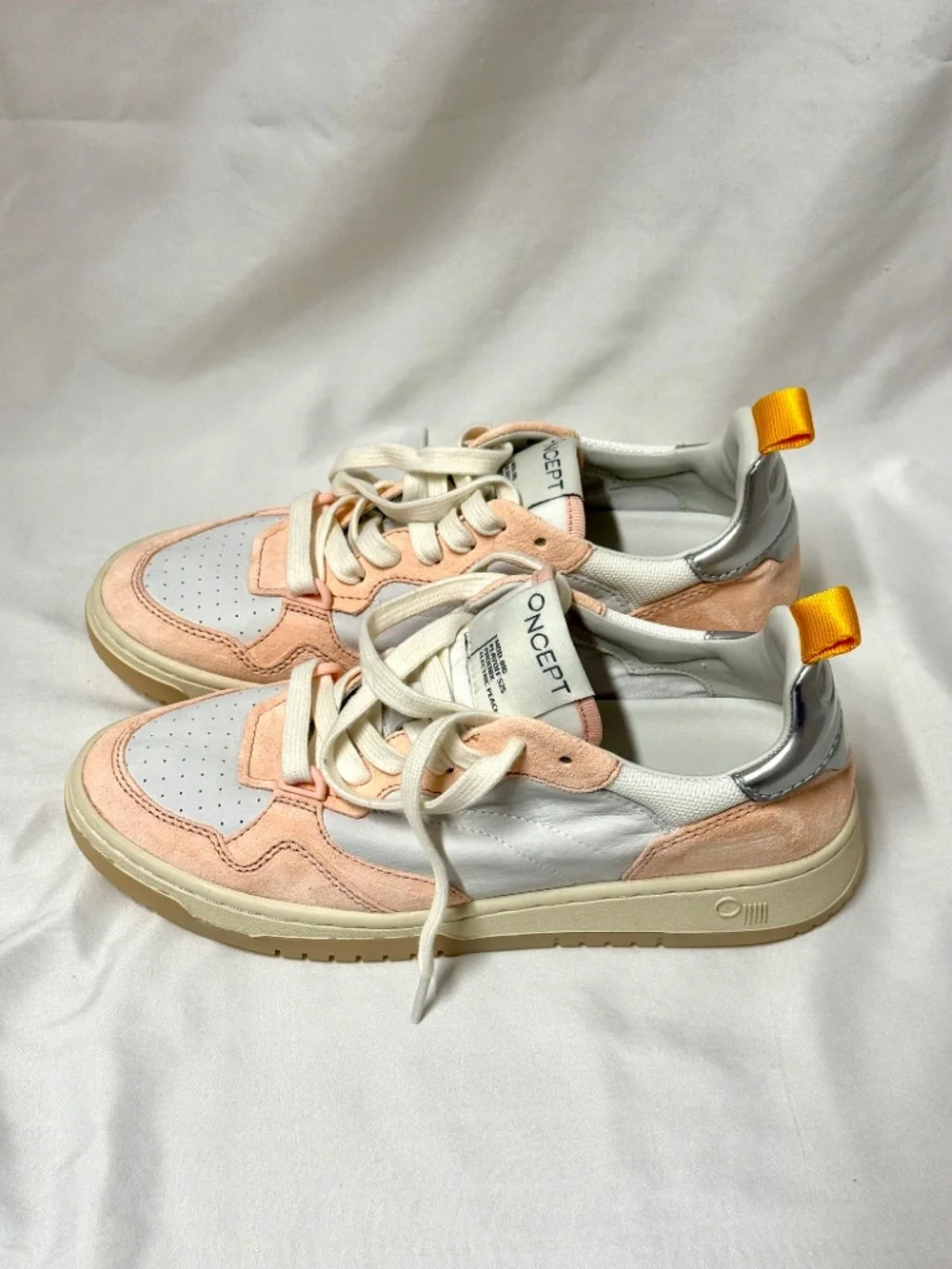 SALE! Oncept Phoenix Electric Peach Sneakers Women’s Size 8 New in Box